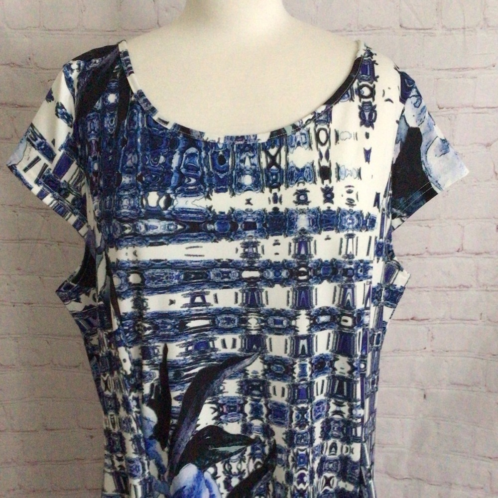 Lily by Firmiana Blue and White Floral Short Sleeve Dress - Size XL - Picture 2 of 9